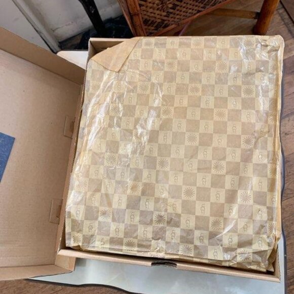 New UGG Women' Classic PATTEN boots CHESTNUT 1006011 SHEEPSKIN SIZE 7b medium - Picture 8 of 11